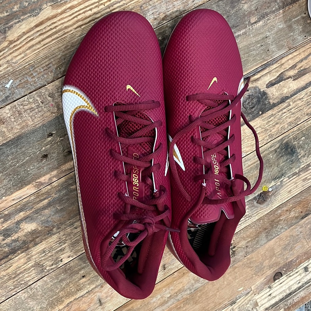 BRAND NEW MEN SIZE 13 1/2 FSU P.E. FOOTBALL CLEATS
